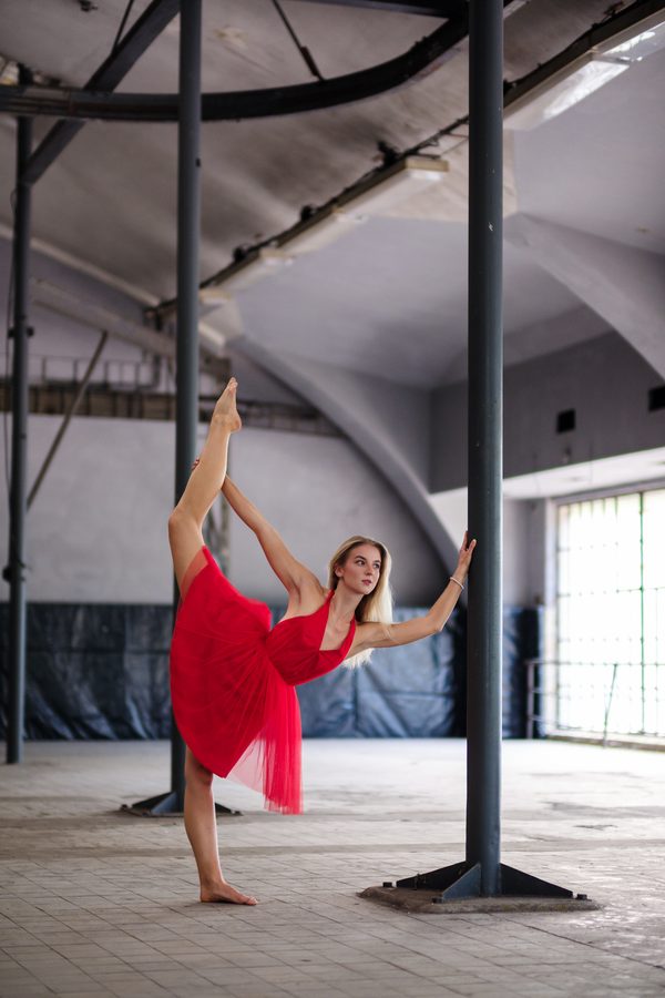 Standing split in an industrial hall